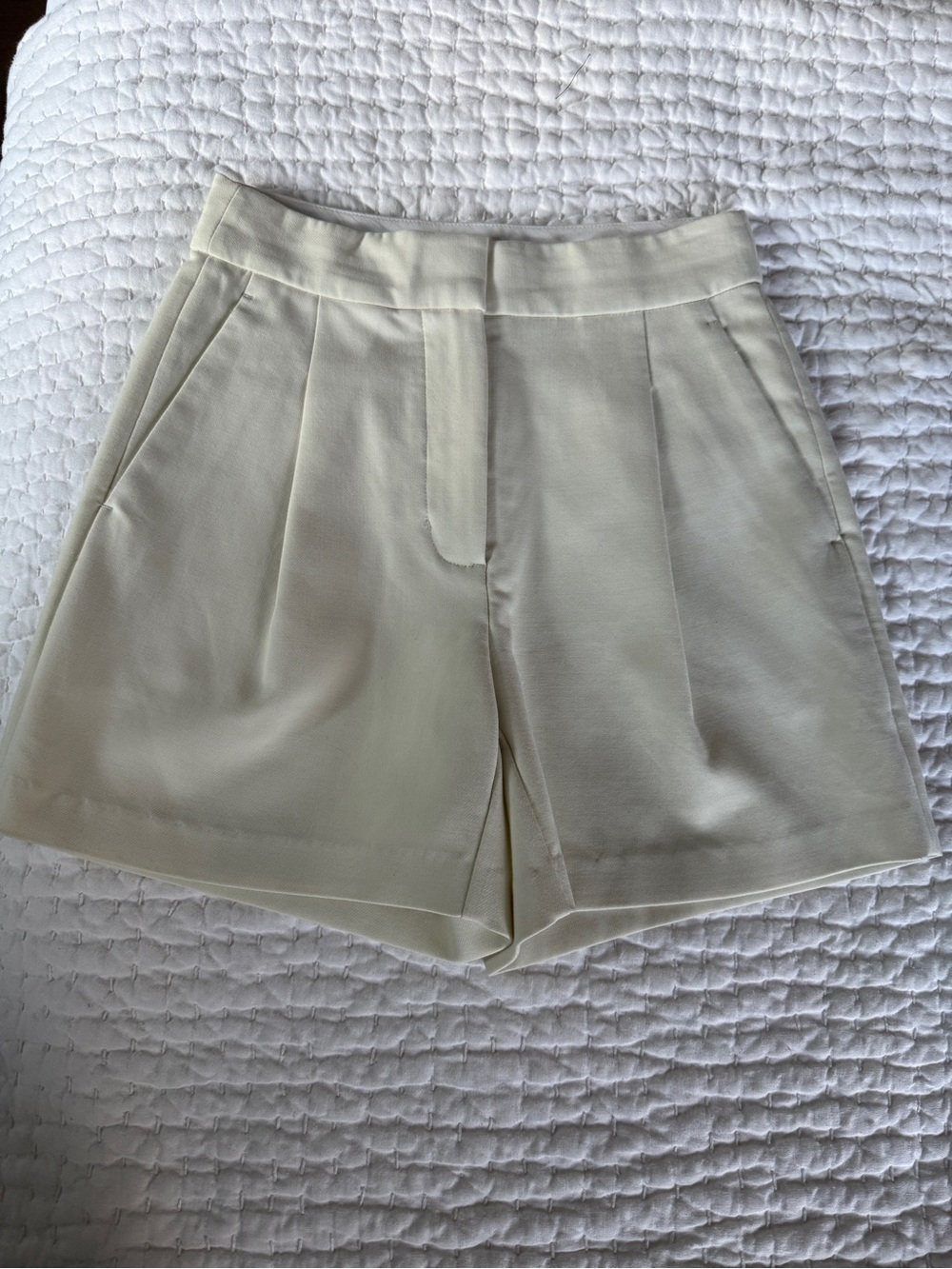 Aritzia Wilfred Light Birch Shorts